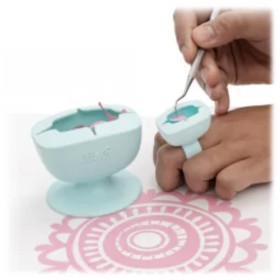 WE R MEMORY KEEPERS - Threading & Weeding Pot